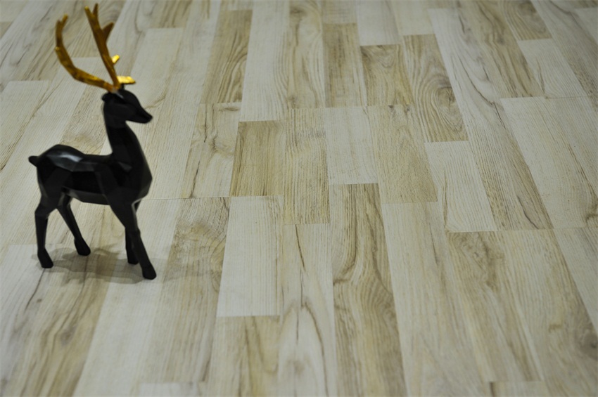 恒峰g22强化复合地板2810